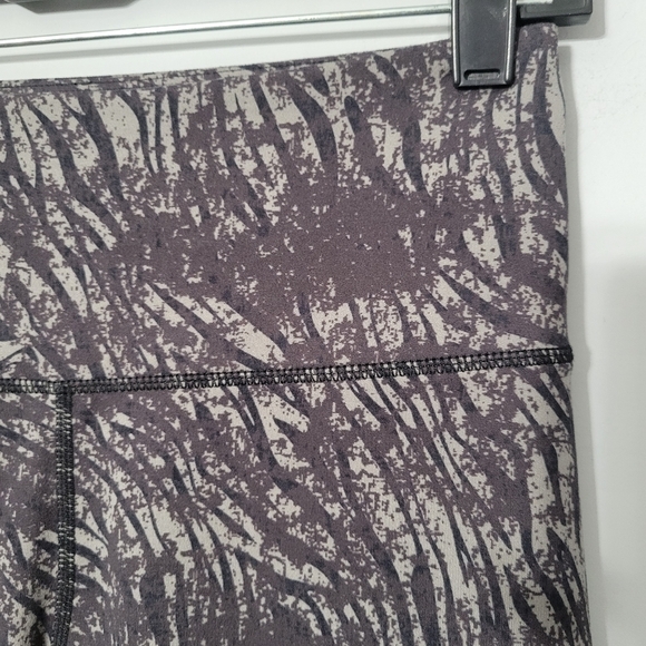 Varley Gray Tonal Zebra Duncan Leggings - Picture 7 of 10